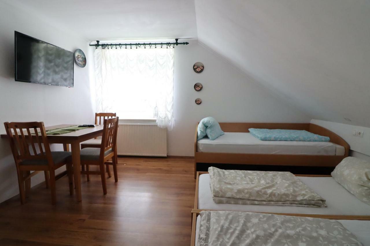 Pod Orehi Guest House Loče pri Poljčanah Exterior foto