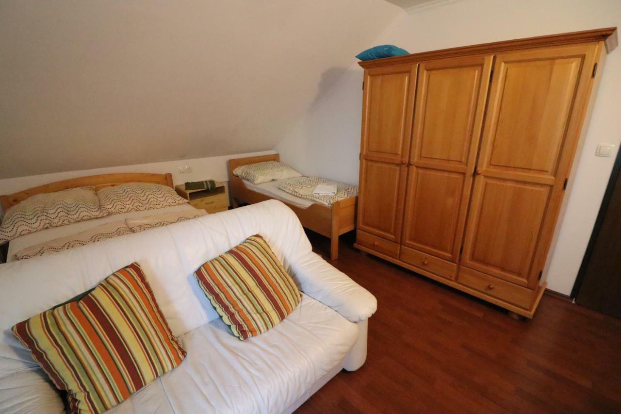 Pod Orehi Guest House Loče pri Poljčanah Exterior foto
